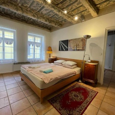 Historical Apartment With Balcony Praha Bagian luar foto