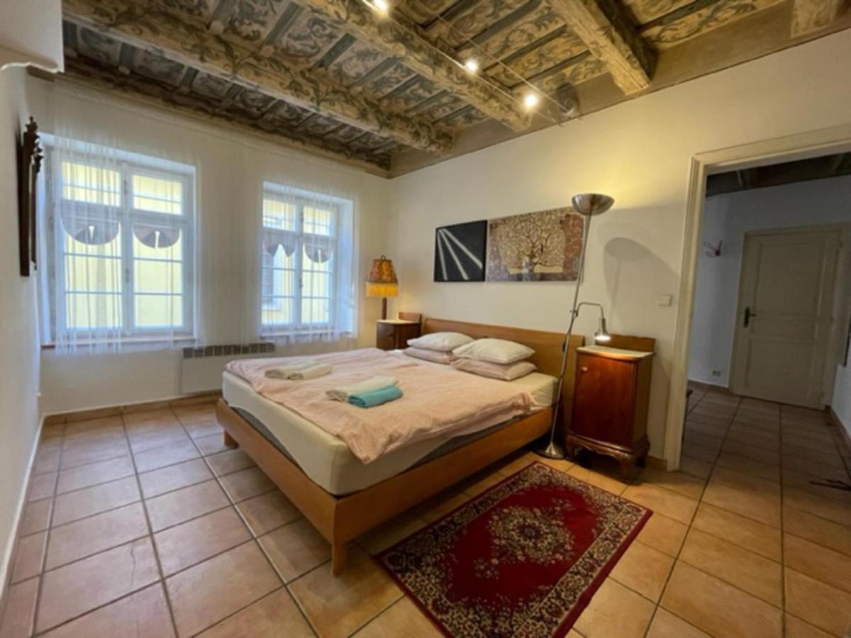 Historical Apartment With Balcony Praha Bagian luar foto