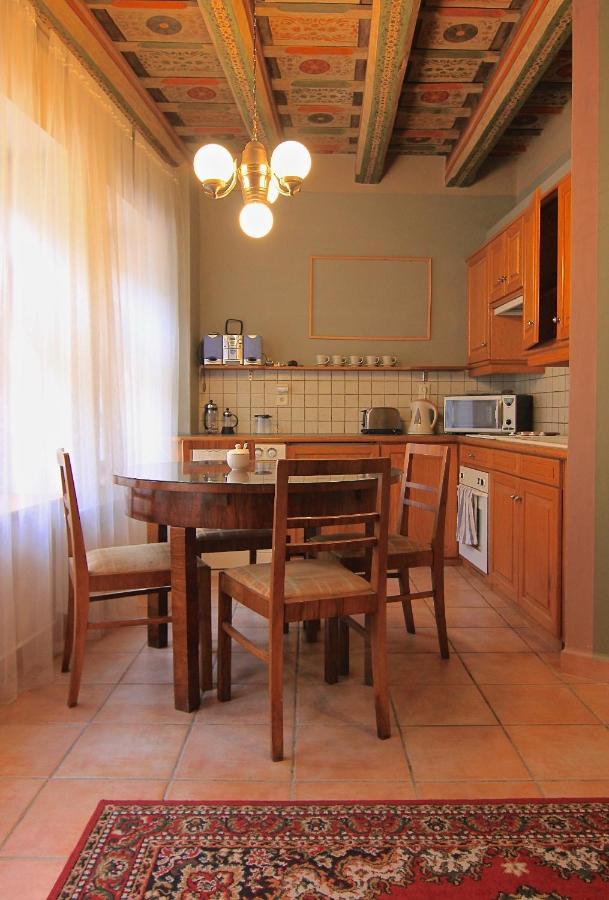 Historical Apartment With Balcony Praha Bagian luar foto
