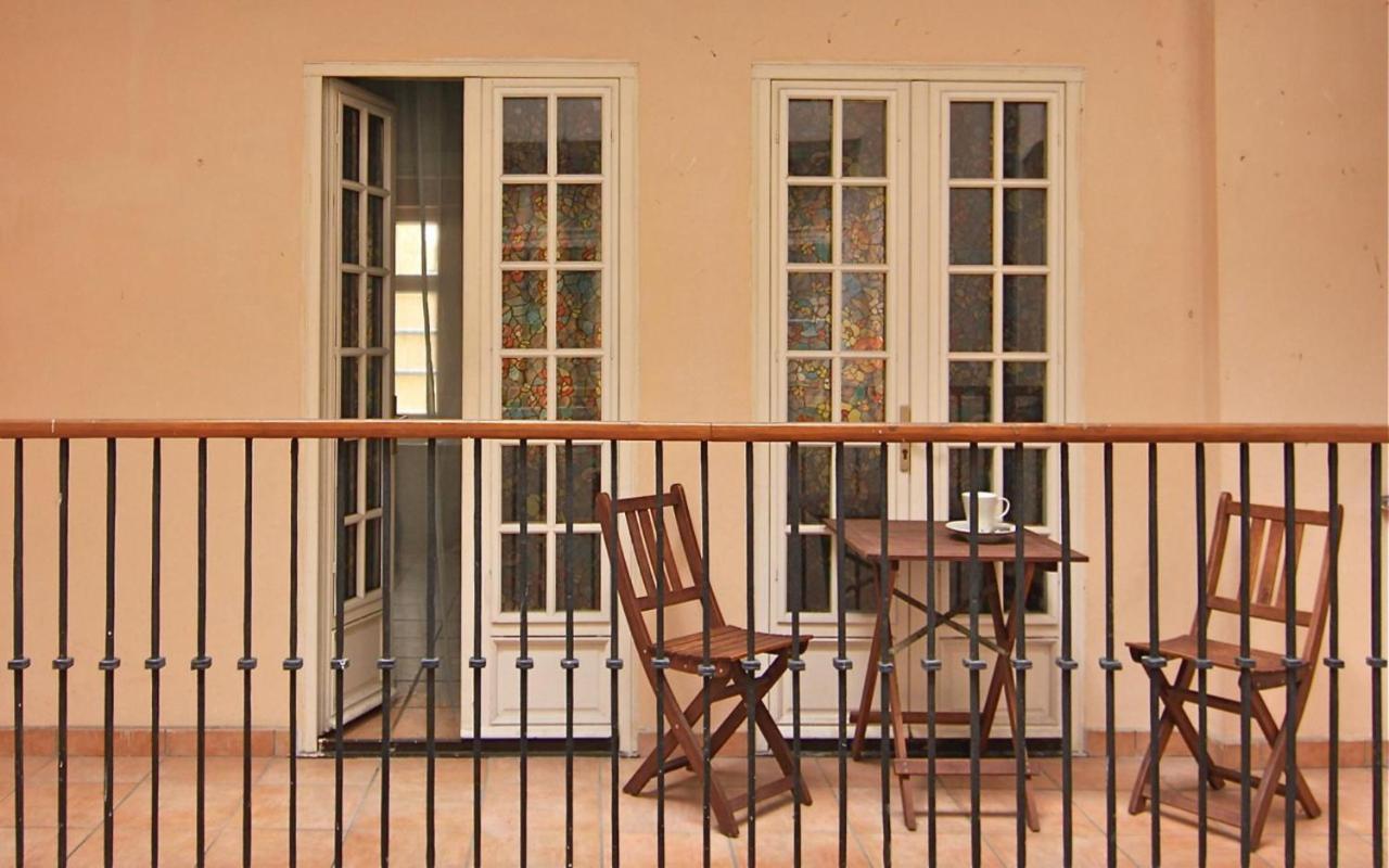 Historical Apartment With Balcony Praha Bagian luar foto