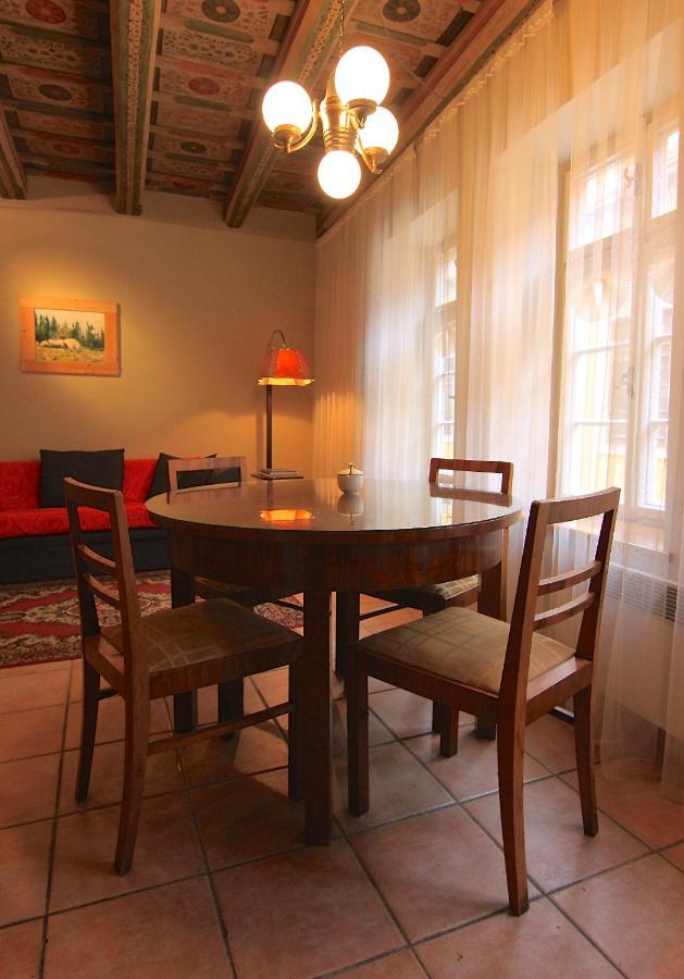 Historical Apartment With Balcony Praha Bagian luar foto